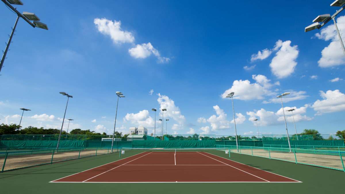 Rénovation d'un court de tennis en extérieur